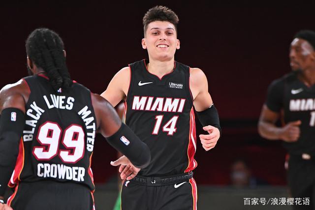 球的观众细 球的观众细