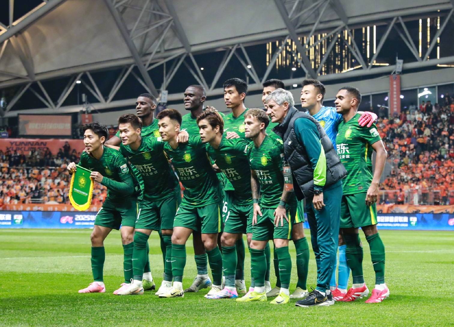 [国际足球]安联球场为“足球皇帝”亮灯.